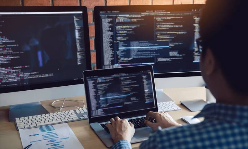 数据科学选型:R与Python如何赋能卢氏县网站建设?